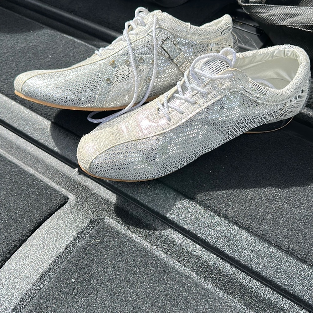 Volatile women’s sneakers